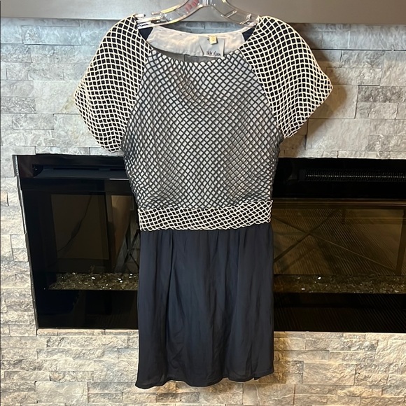 Chloe Oliver party dress with open back gray and beige size Medium - Picture 2 of 10